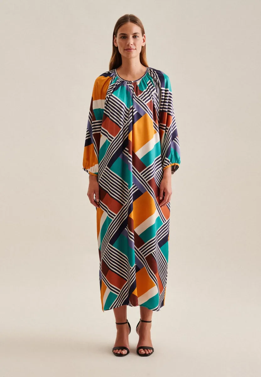 Seidensticker летнее платье "Черная роза", рукав 3/4, круглый вырез, геометрические узоры, синий
Seidensticker летнее платье "Черная роза", рукав 3/4, круглый вырез, геометрические узоры, синий