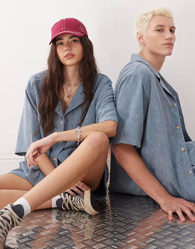 Reclaimed Vintage - Синяя вельветовая рубашка унисекс
Reclaimed Vintage - Синяя вельветовая рубашка унисекс