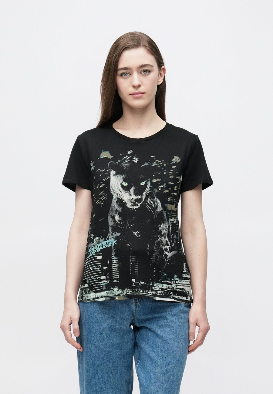 Футболка Guess SKYLINE PANTHER EASY TEE, Jet Black/Black, Черный, Футболка Guess SKYLINE PANTHER EASY TEE, Jet Black/Black
Футболка Guess SKYLINE PANTHER EASY TEE, Jet Black/Black, Черный, Футболка Guess SKYLINE PANTHER EASY TEE, Jet Black/Black