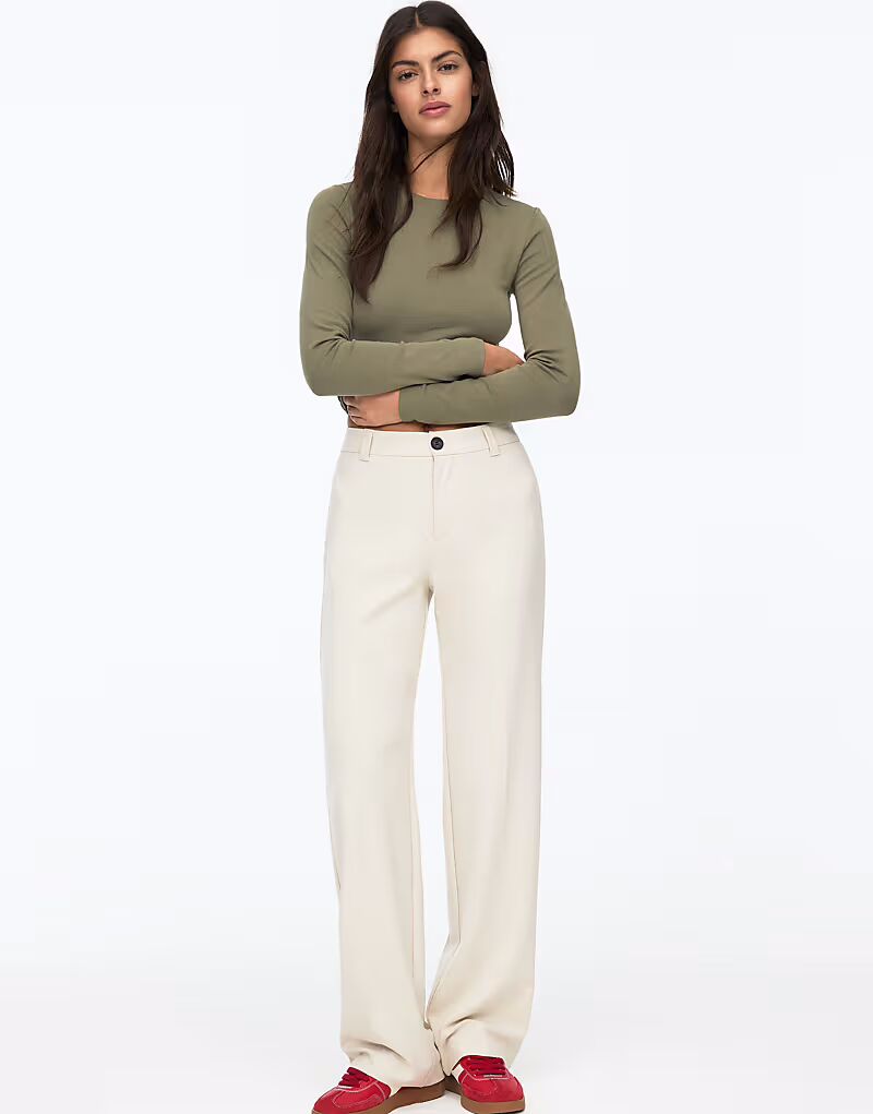 Прямые брюки Pull&Bear цвета экрю
Прямые брюки Pull&Bear цвета экрю