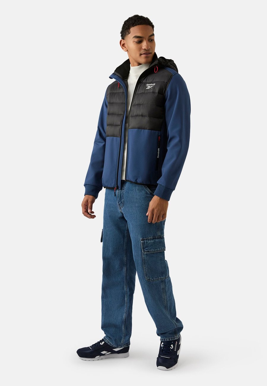 Куртка Reebok MIXED MEDIA, Batik Blue/Blue
Куртка Reebok MIXED MEDIA, Batik Blue/Blue