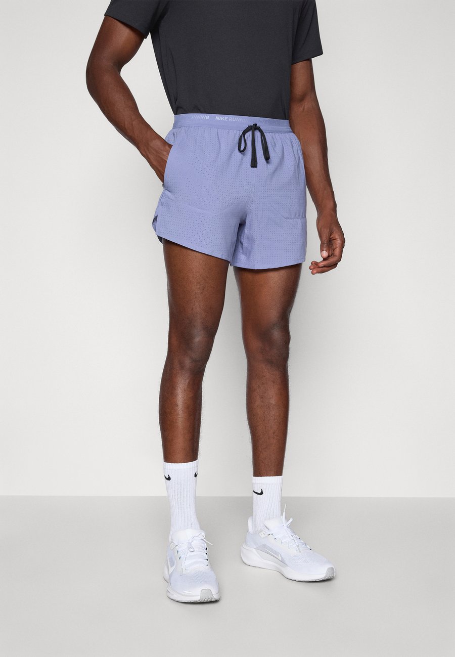 Спортивные шорты Nike Performance STRIDE PERFORATED SHORT, World Indigo/Reflective Silver-Coloured/Blue
Спортивные шорты Nike Performance STRIDE PERFORATED SHORT, World Indigo/Reflective Silver-Coloured/Blue