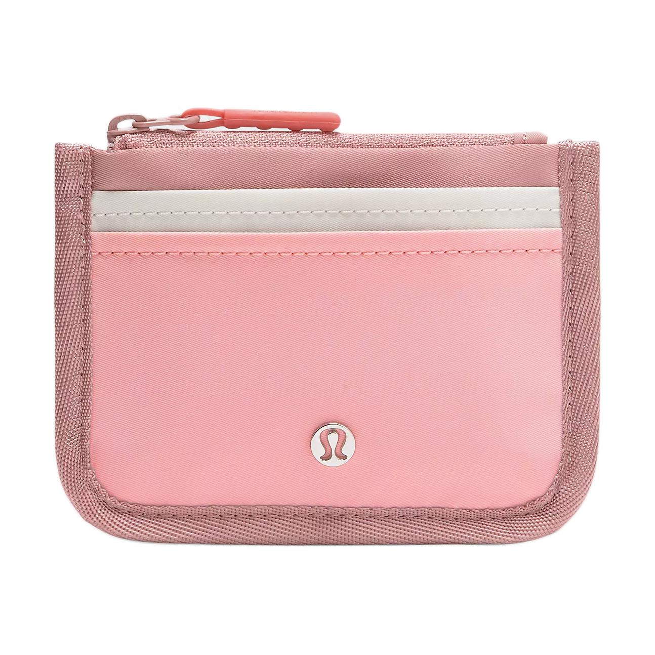 Lululemon Женский держатель для карт из переработанного нейлона, розово-белого цвета
Lululemon Женский держатель для карт из переработанного нейлона, розово-белого цвета