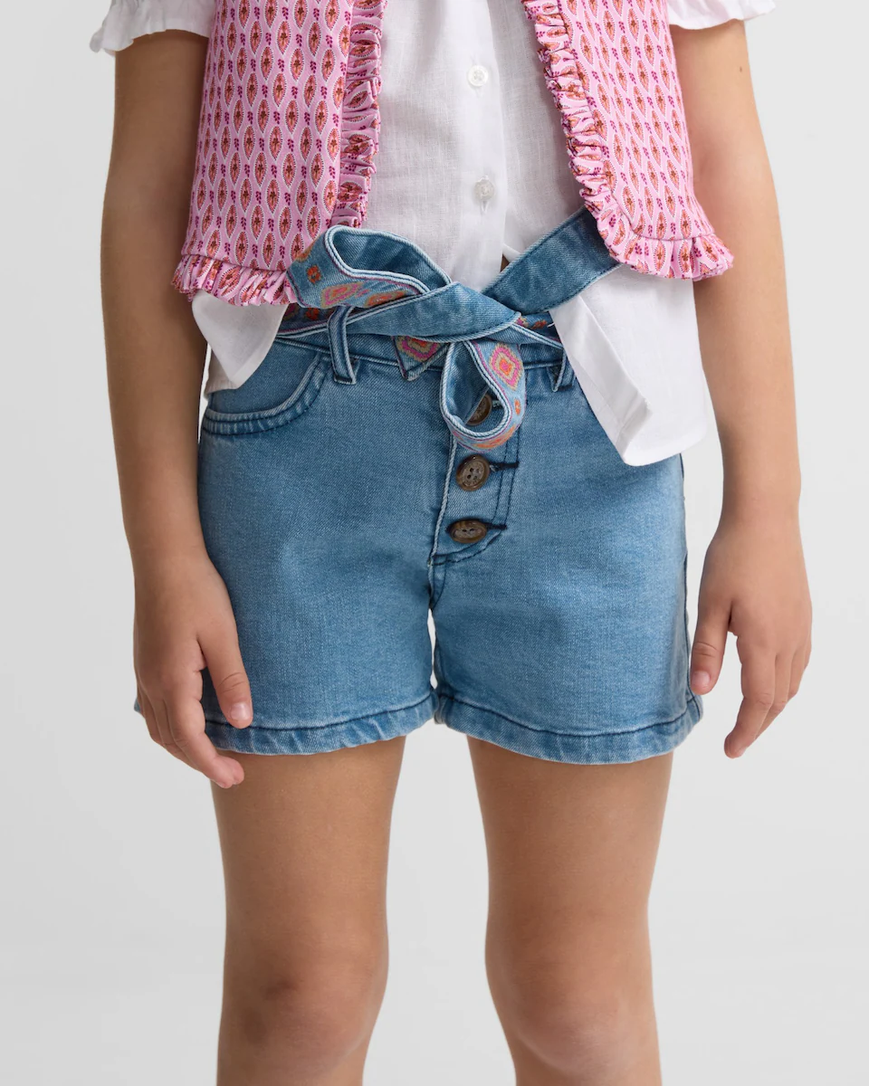 Джинсовые бермуды для девочки с вышивкой на поясе Silbon, синий
Джинсовые бермуды для девочки с вышивкой на поясе Silbon, синий