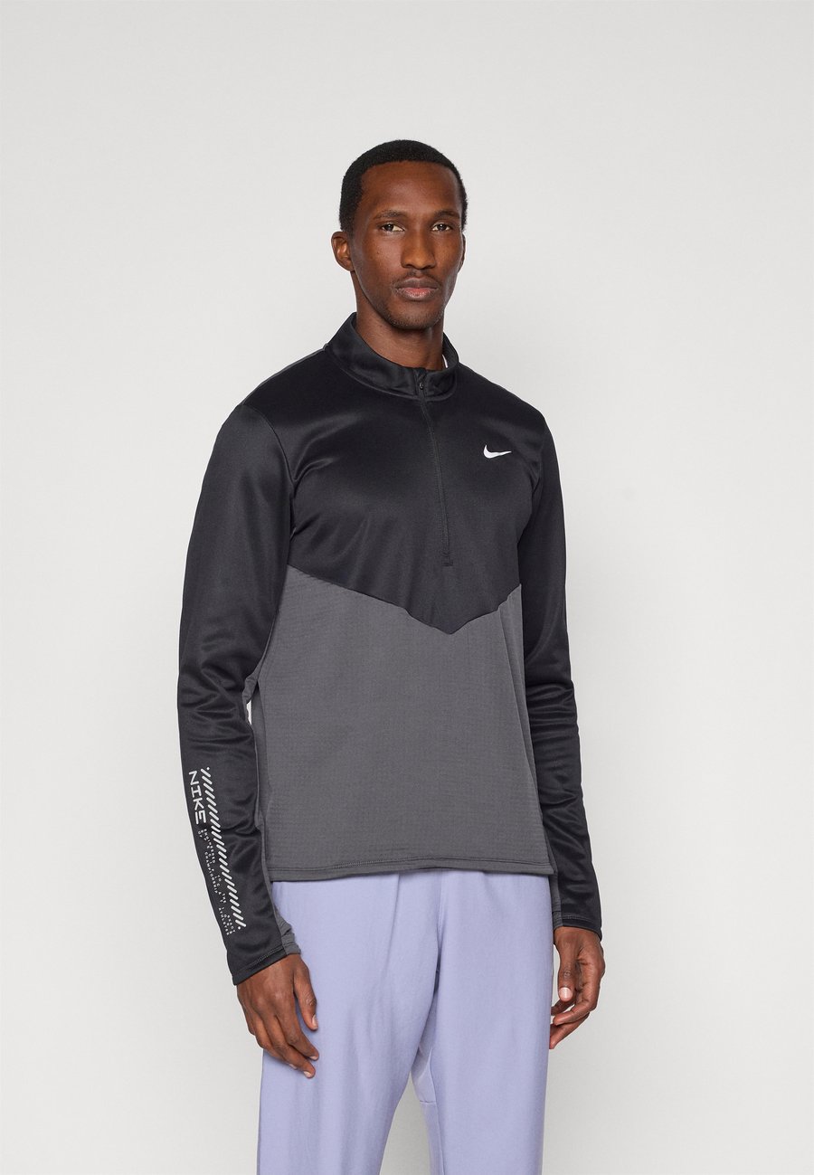 Топ Nike Performance WINTERIZED PACER , Anthracite/Black/Reflective Silver-Coloured/Black
Топ Nike Performance WINTERIZED PACER , Anthracite/Black/Reflective Silver-Coloured/Black