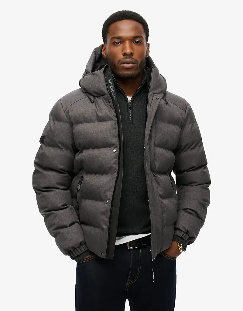 Спортивная твидовая куртка-пуховик с капюшоном серого меланжевого цвета Superdry
Спортивная твидовая куртка-пуховик с капюшоном серого меланжевого цвета Superdry