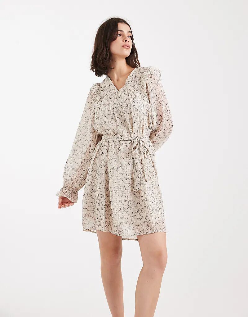 Мини-платье Vero Moda с рюшами, рукавами-блузоном и поясом, кремового цвета с цветочным принтом
Мини-платье Vero Moda с рюшами, рукавами-блузоном и поясом, кремового цвета с цветочным принтом