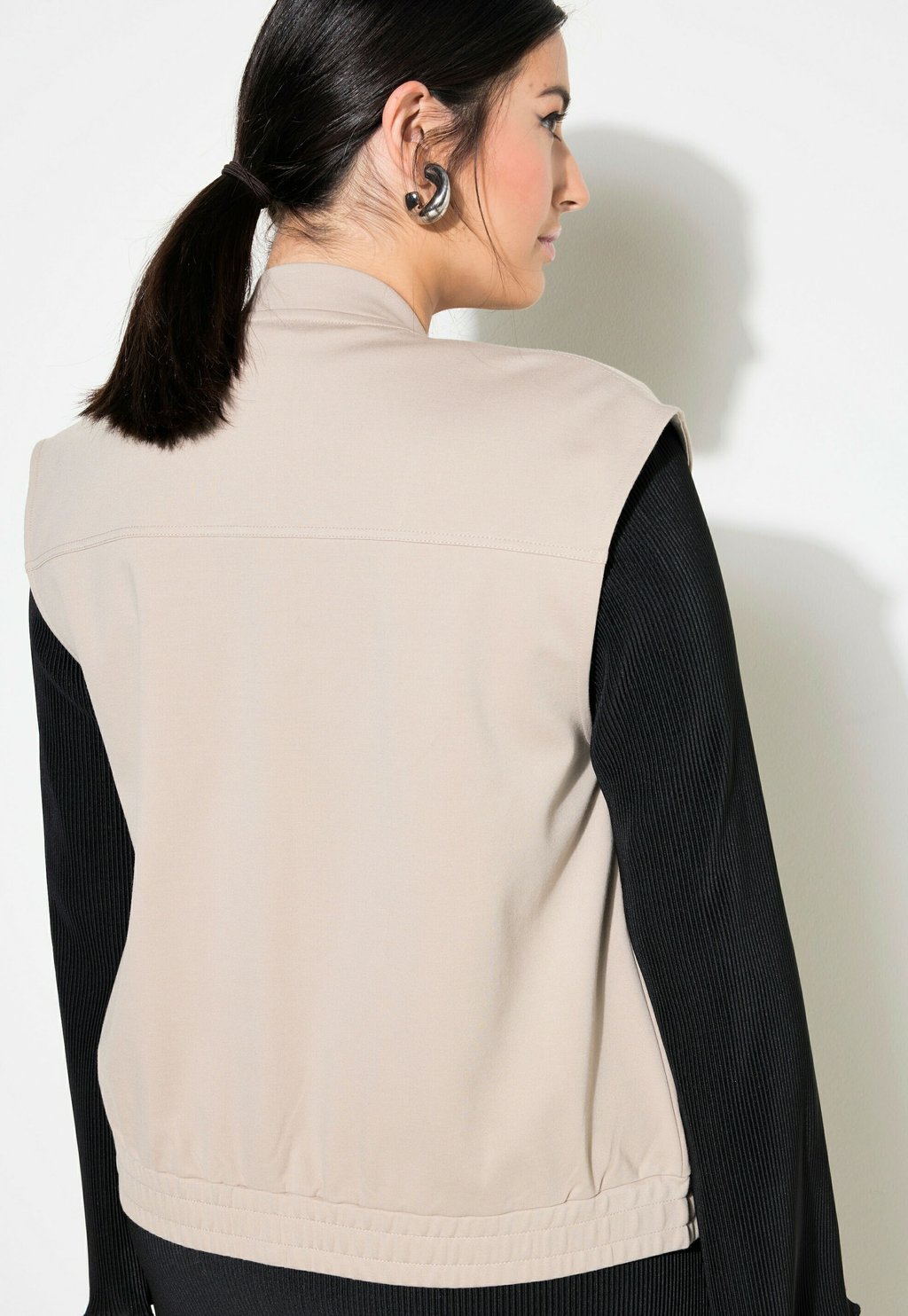 Жилет Studio Untold, бежевый
Жилет Studio Untold, бежевый