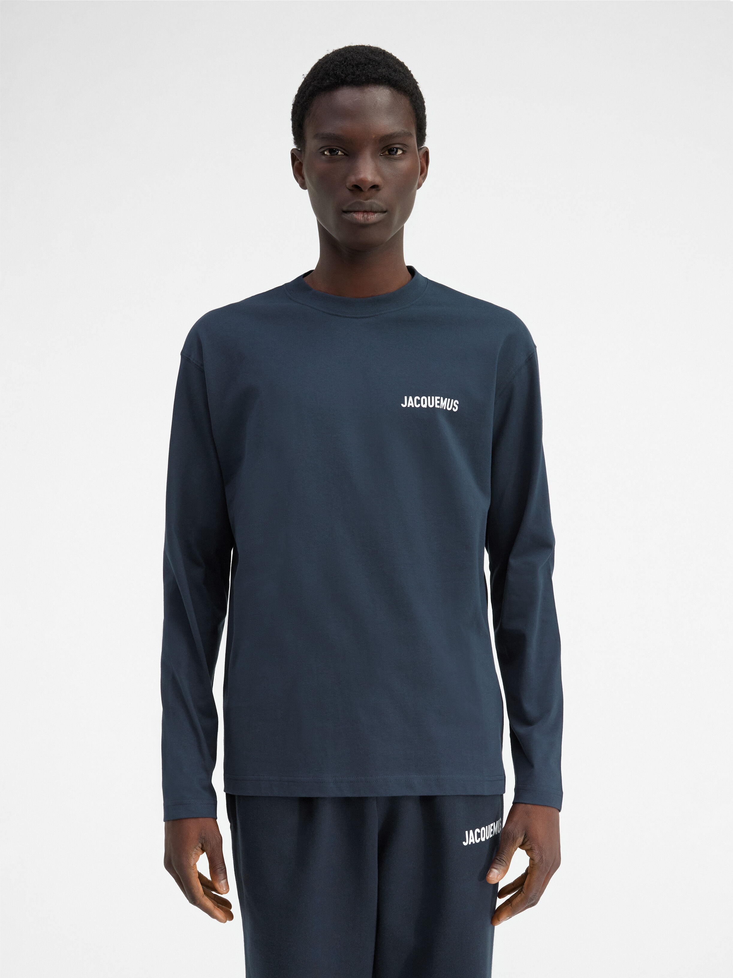 Футболка с длинным рукавом и напечатанным логотипом JACQUEMUS The long-sleeve t-shirt, темно-синий
Футболка с длинным рукавом и напечатанным логотипом JACQUEMUS The long-sleeve t-shirt, темно-синий