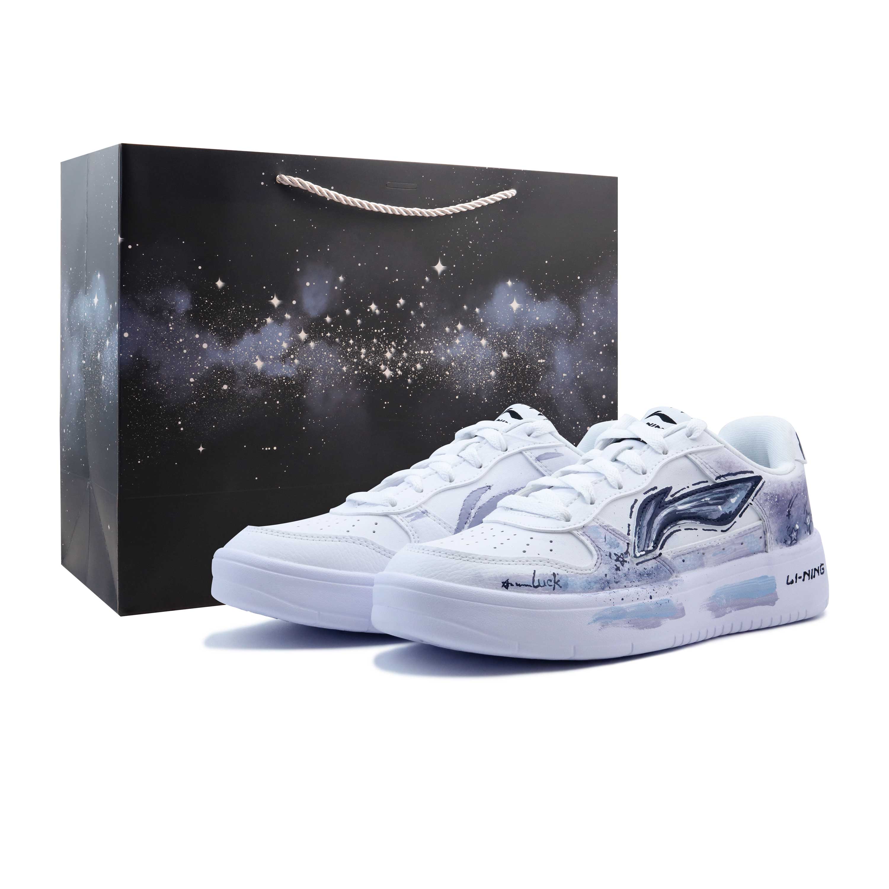 LINING Лининг Понтун Боутс устойчивые к истиранию, легкие и дышащие лоу-топ скейтбордские кроссовки унисекс светло-фиолетовые - светло-фиолетовая звездная ночь шоппинг-сумка
LINING Лининг Понтун Боутс устойчивые к истиранию, легкие и дышащие лоу-топ скейтбордские кроссовки унисекс светло-фиолетовые - светло-фиолетовая звездная ночь шоппинг-сумка