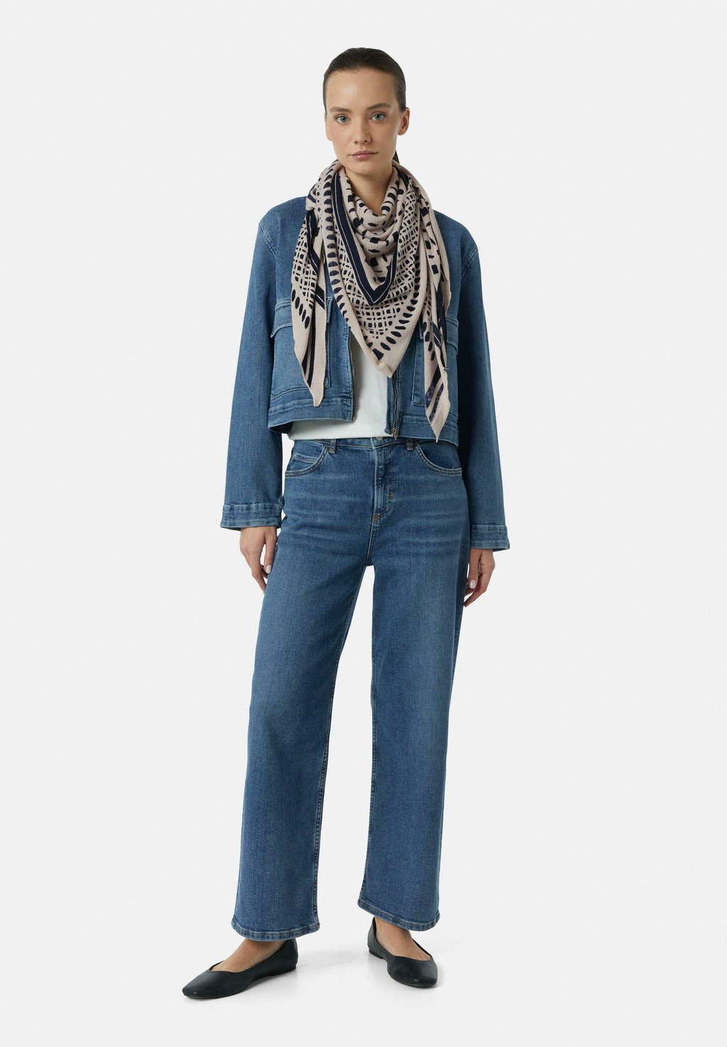 Шарф MODISCHER AUS MIX MIT ABSTRAKTEM MUSTER comma casual identity, темно-синий
Шарф MODISCHER AUS MIX MIT ABSTRAKTEM MUSTER comma casual identity, темно-синий