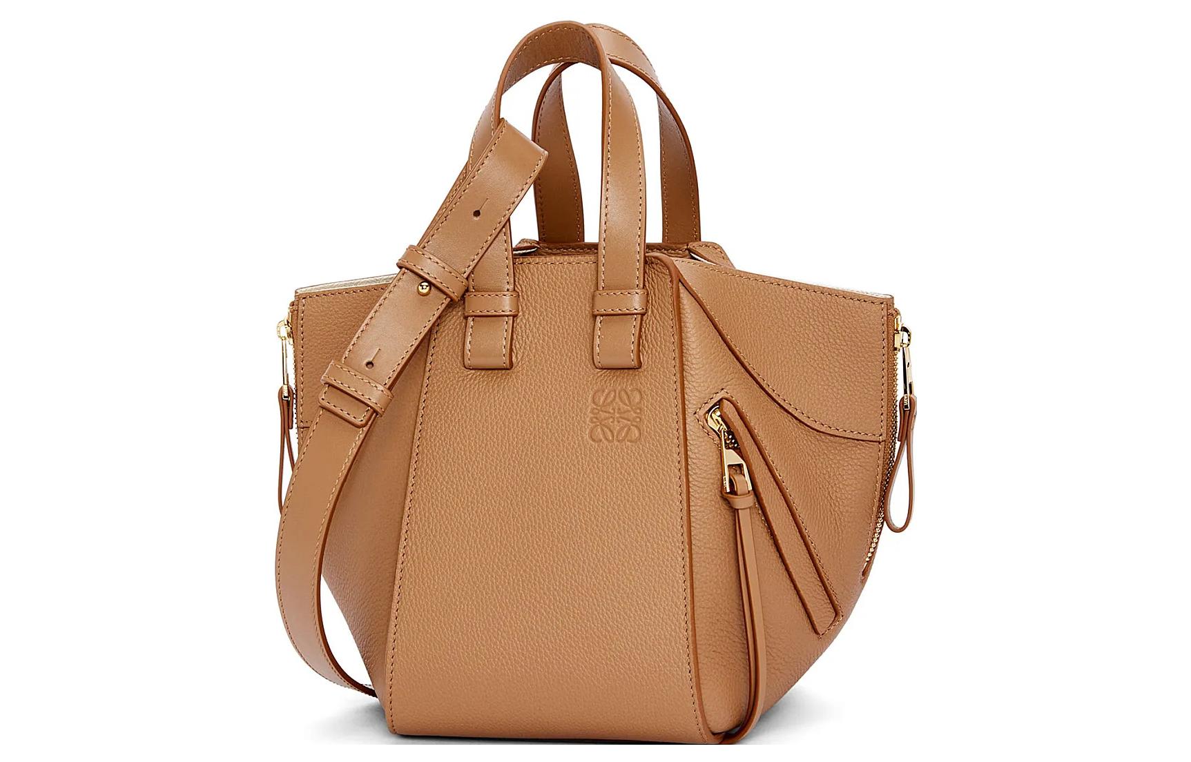 Сумка через плечо из мягкой зернистой телячьей кожи Hammock, повседневная женская сумка тоффи LOEWE
Сумка через плечо из мягкой зернистой телячьей кожи Hammock, повседневная женская сумка тоффи LOEWE