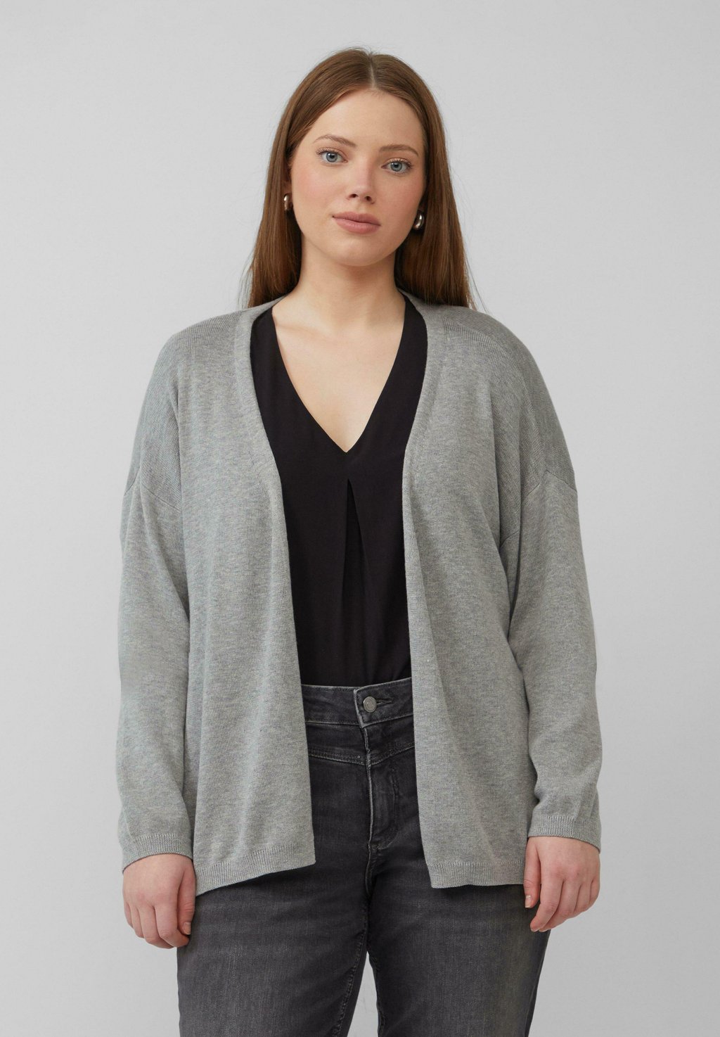 Кардиган MIT ÜBERSCHNITTENER SCHULTER QS, серый 
Кардиган MIT ÜBERSCHNITTENER SCHULTER QS, серый