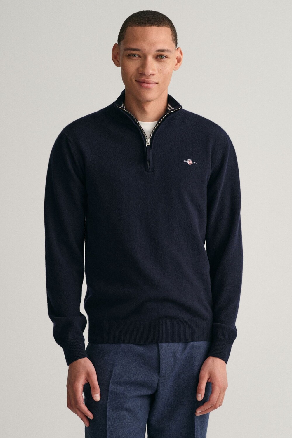 Свитер из нежной овечьей шерсти на короткой молнии GANT, синий
Свитер из нежной овечьей шерсти на короткой молнии GANT, синий