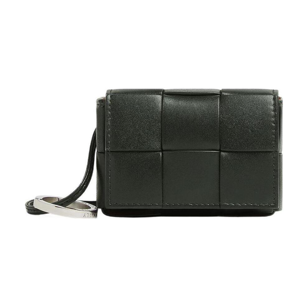 Bottega Veneta Футляр для наушников из кожи коровы мужской тёмно-зелёный с деревянной вставкой
Bottega Veneta Футляр для наушников из кожи коровы мужской тёмно-зелёный с деревянной вставкой