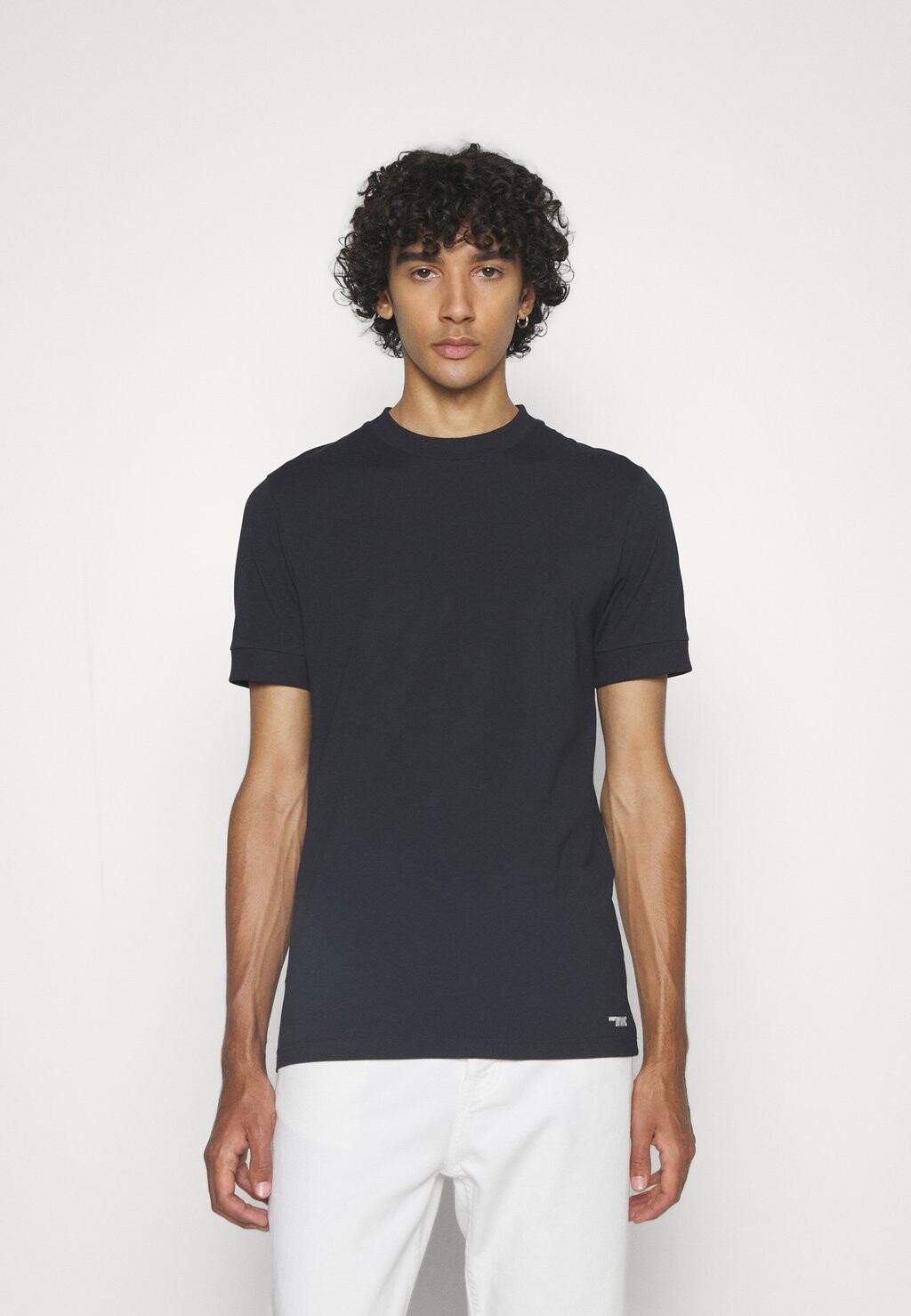 Футболка базовая ANTON DRYKORN, цвет blue
Футболка базовая ANTON DRYKORN, цвет blue