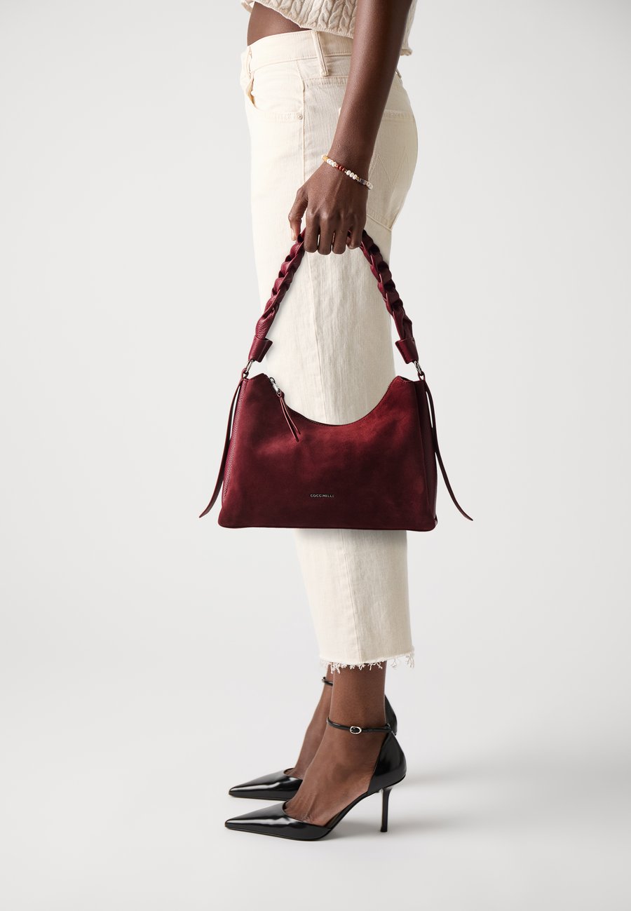 Сумка Coccinelle BOHEME , Ribes/Dark Red
Сумка Coccinelle BOHEME , Ribes/Dark Red