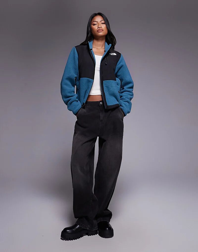 Куртка North Face Retro Denali в космосе
Куртка North Face Retro Denali в космосе