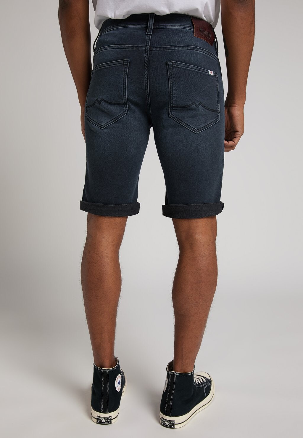 Джинсовые шорты CHICAGO Mustang, темно-синий
Джинсовые шорты CHICAGO Mustang, темно-синий