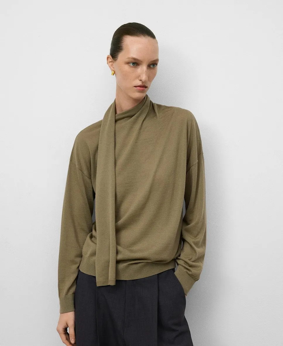 Женский джемпер с воротником-шарфом из мериносовой шерсти Adolfo Dominguez, бежевый
Женский джемпер с воротником-шарфом из мериносовой шерсти Adolfo Dominguez, бежевый