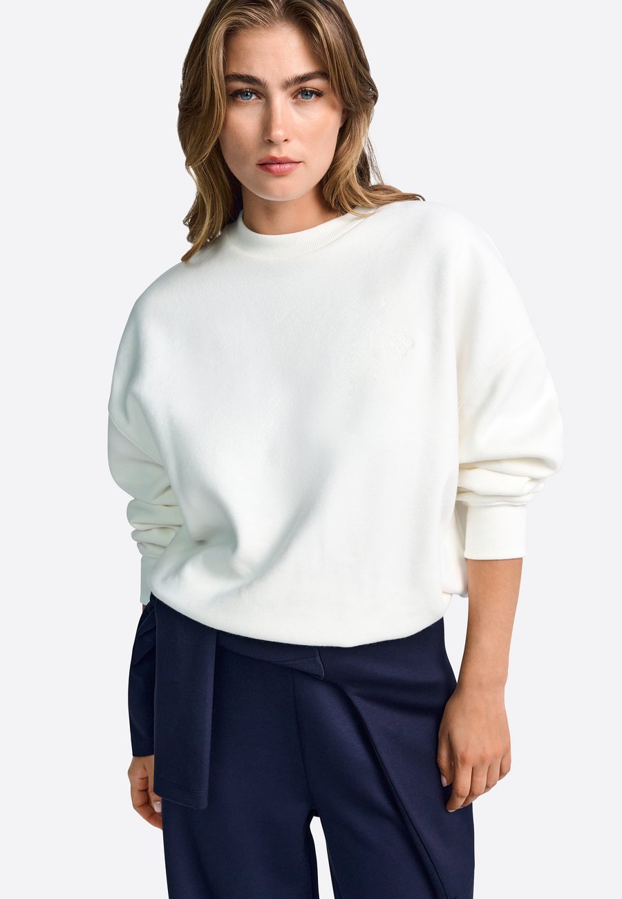 Толстовка Rich & Royal Sweatshirt, Pearl White/White, Белый, Толстовка Rich & Royal Sweatshirt, Pearl White/White
Толстовка Rich & Royal Sweatshirt, Pearl White/White, Белый, Толстовка Rich & Royal Sweatshirt, Pearl White/White