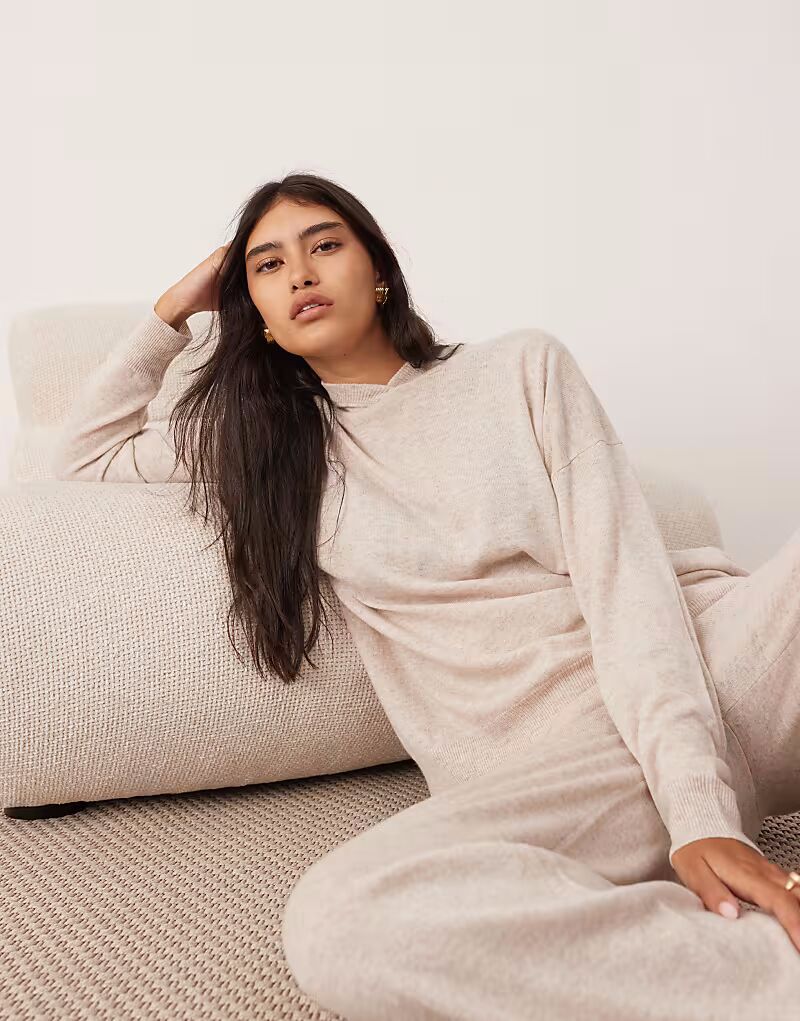 Трикотажный джемпер с капюшоном из смеси кашемира премиум-класса ASOS EDITION, цвет овсяный
Трикотажный джемпер с капюшоном из смеси кашемира премиум-класса ASOS EDITION, цвет овсяный