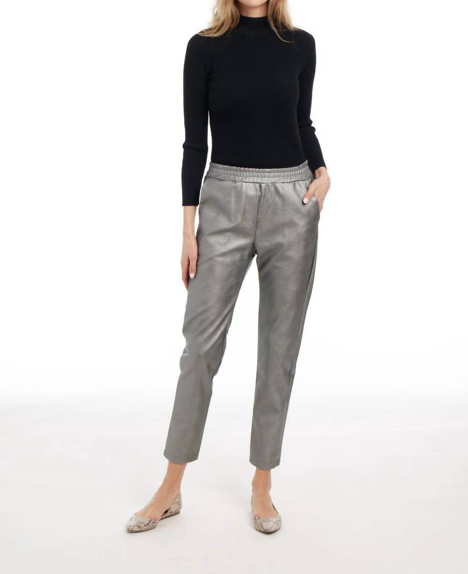 Женские брюки Firenze из искусственной кожи платиново-серебристого цвета PATTY KIM
Женские брюки Firenze из искусственной кожи платиново-серебристого цвета PATTY KIM