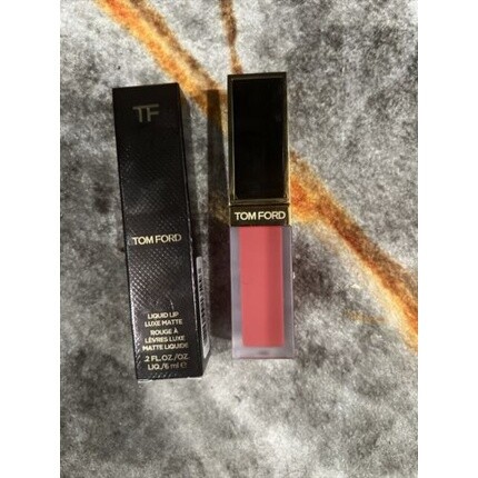 Жидкая матовая помада Lip Luxe Matte в оттенке 16 SCARLET ROUGE Tom Ford
Жидкая матовая помада Lip Luxe Matte в оттенке 16 SCARLET ROUGE Tom Ford