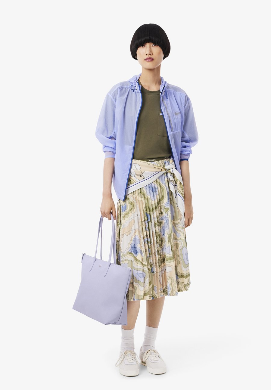 Сумка-шоппер Lacoste SHOPPING BAG, Lavande-R/Purple
Сумка-шоппер Lacoste SHOPPING BAG, Lavande-R/Purple