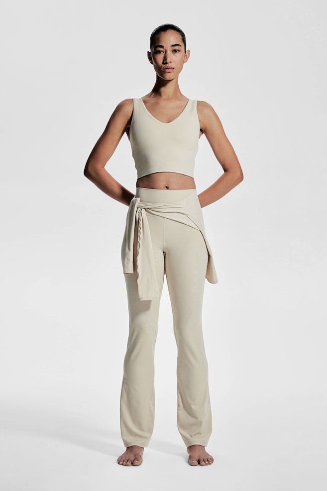 Легкий поддерживающий бюстгальтер для йоги с лайкрой softmove H&M, бежевый 
Легкий поддерживающий бюстгальтер для йоги с лайкрой softmove H&M, бежевый