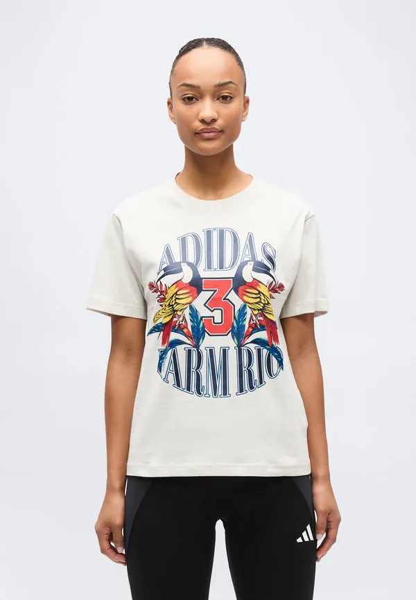 Футболка с принтом в виде фермерских утвари Adidas Sportswear, Talc/Dark Marine, Синий, Футболка с принтом в виде фермерских утвари Adidas Sportswear, Talc/Dark Marine
Футболка с принтом в виде фермерских утвари Adidas Sportswear, Talc/Dark Marine, Синий, Футболка с принтом в виде фермерских утвари Adidas Sportswear, Talc/Dark Marine