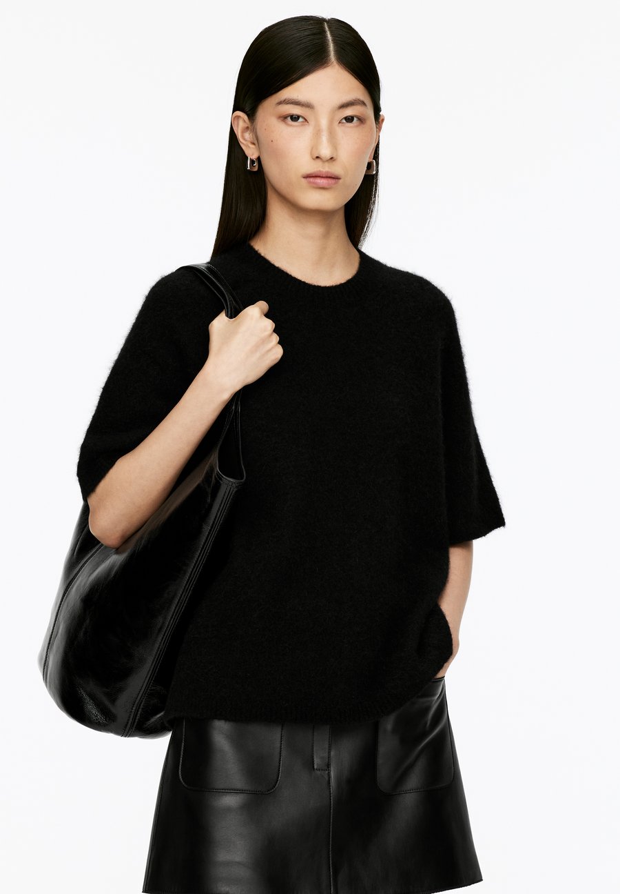 Джемпер ARKET Jumper, Black
Джемпер ARKET Jumper, Black