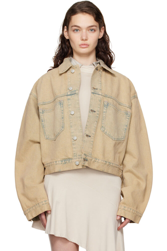 Бежевый и синий свободный укороченный крой джинсовой куртки Acne Studios
Бежевый и синий свободный укороченный крой джинсовой куртки Acne Studios