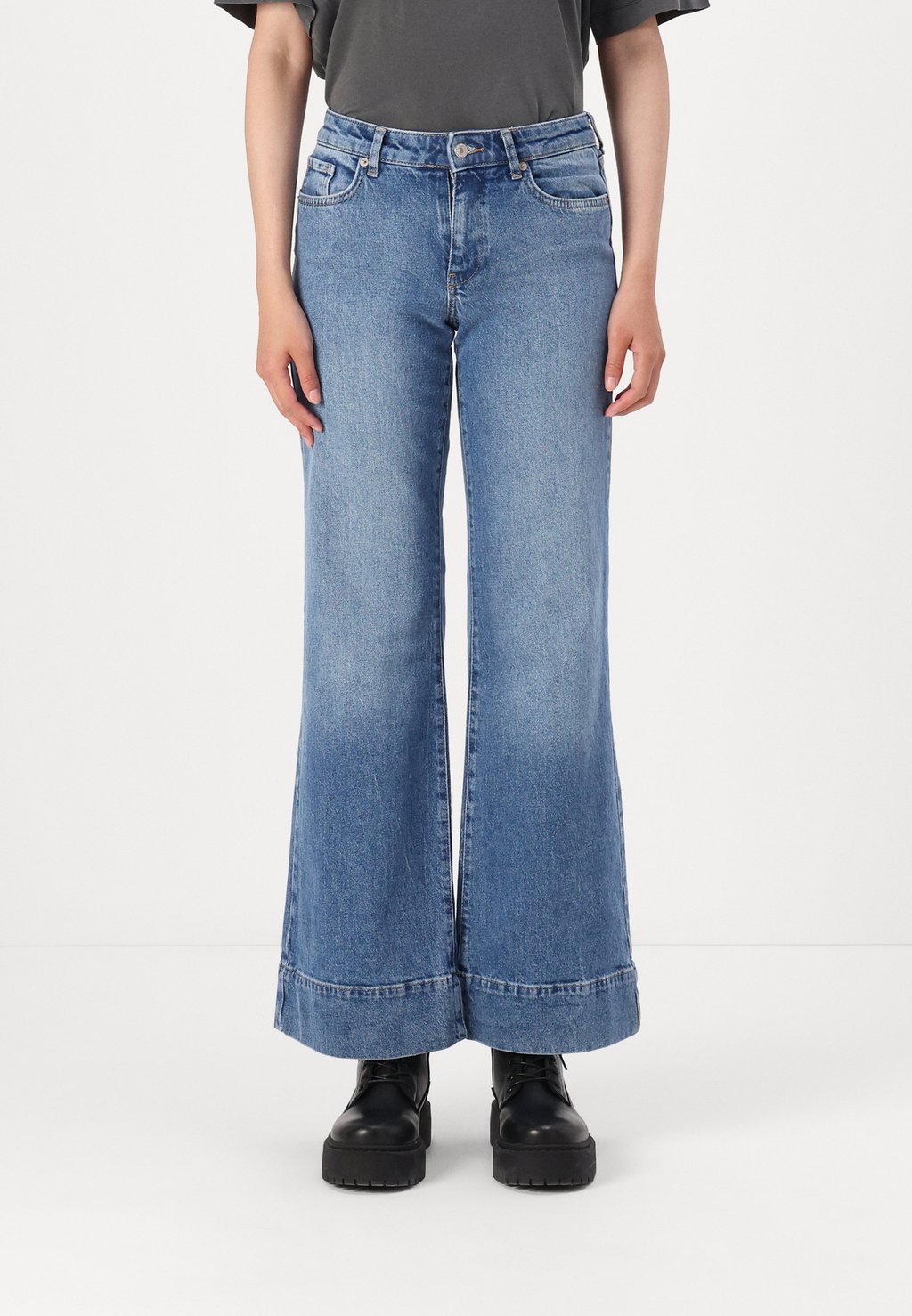 Джинсы свободного кроя ONLRUELLE WIDE FLARED ONLY, синий деним
Джинсы свободного кроя ONLRUELLE WIDE FLARED ONLY, синий деним