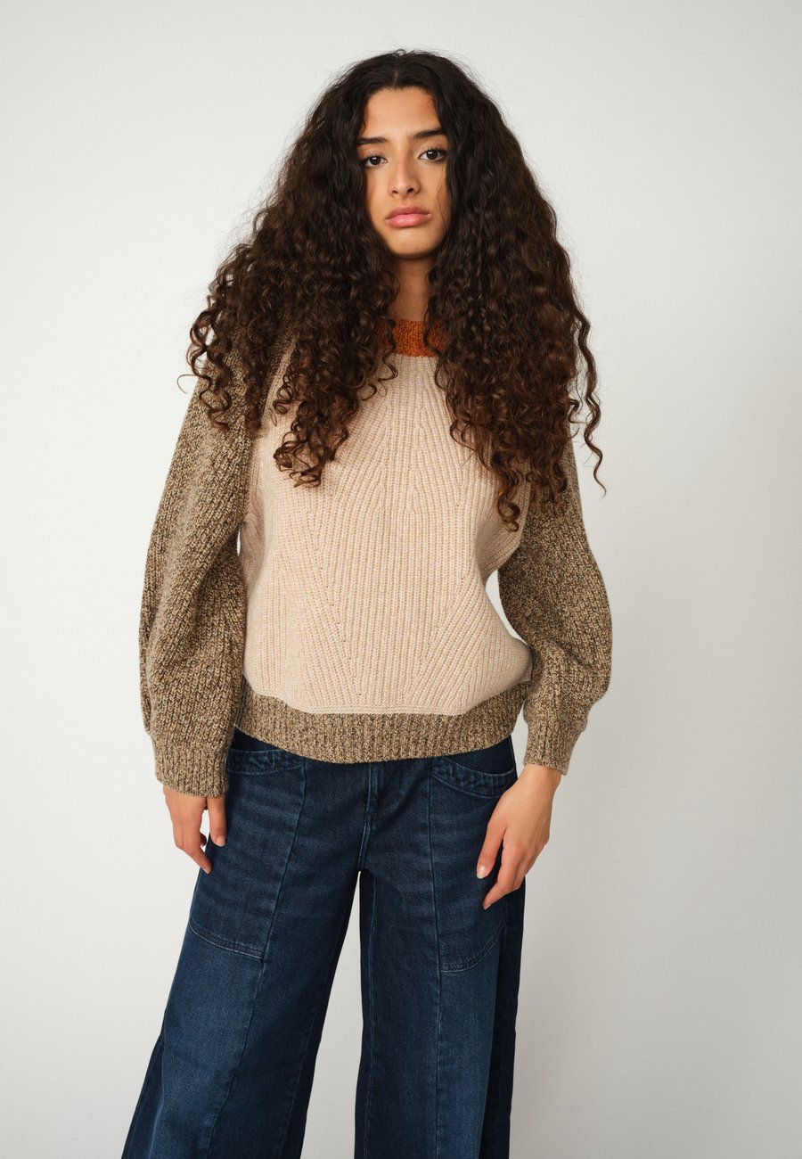 Джемпер HEYANNO BLOCK, Ecru/Beige
Джемпер HEYANNO BLOCK, Ecru/Beige