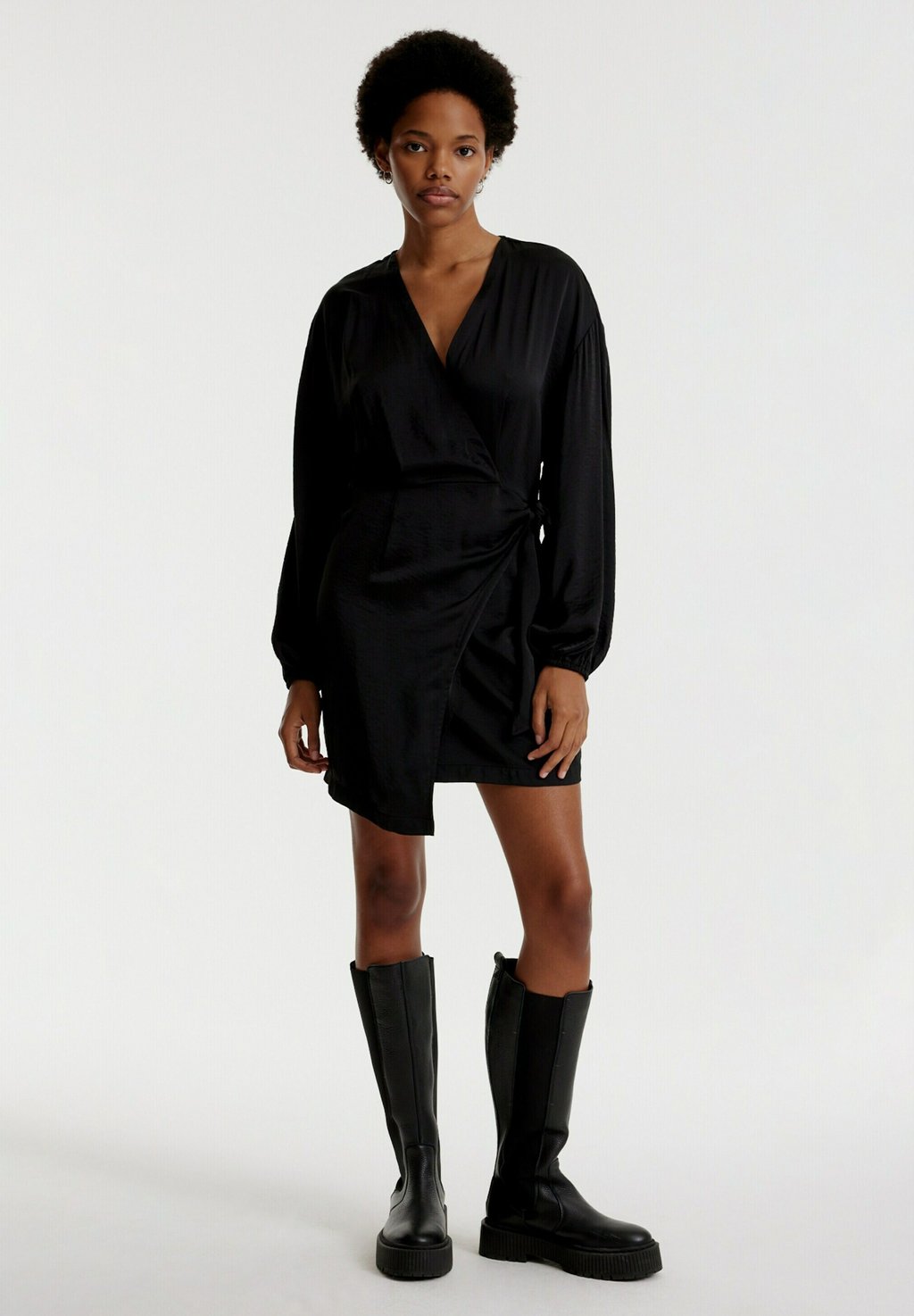 Повседневное платье QARA EDITED, черный
Повседневное платье QARA EDITED, черный