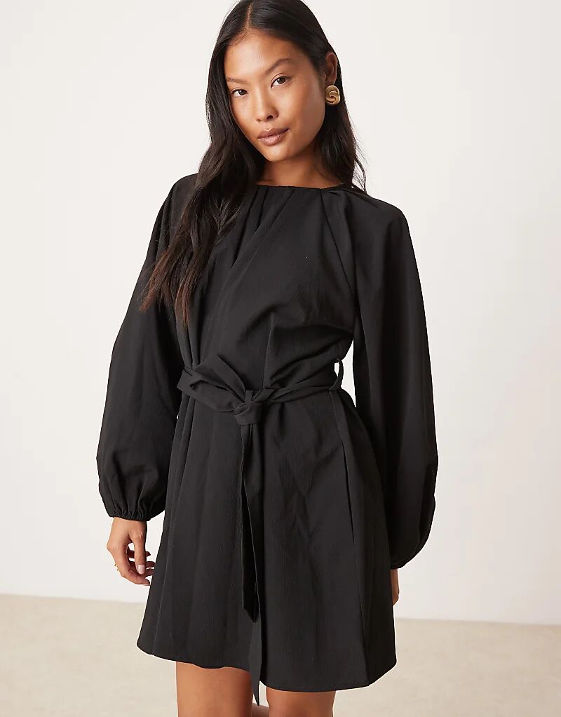 Платье мини с длинными рукавами и поясом от Nobody's Child Petite Mayall черного цвета Nobody’s Child
Платье мини с длинными рукавами и поясом от Nobody's Child Petite Mayall черного цвета Nobody’s Child