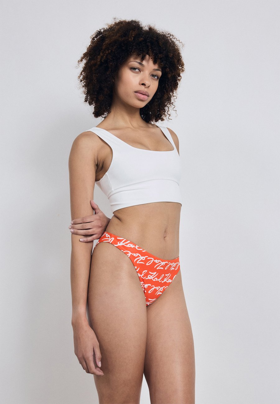 Низ бикини KARL LAGERFELD SIGNATURE CHEEKY, Tango/Multi-Coloured, Красный, Низ бикини KARL LAGERFELD SIGNATURE CHEEKY, Tango/Multi-Coloured
Низ бикини KARL LAGERFELD SIGNATURE CHEEKY, Tango/Multi-Coloured, Красный, Низ бикини KARL LAGERFELD SIGNATURE CHEEKY, Tango/Multi-Coloured