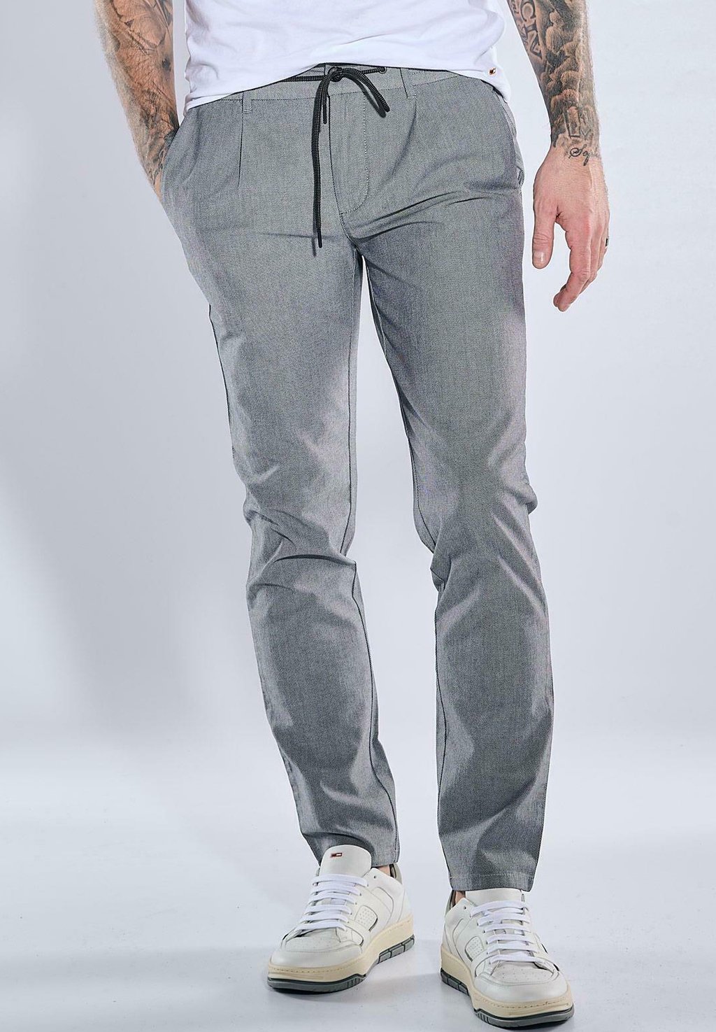 Чиносы Emilio Adani, серый
Чиносы Emilio Adani, серый