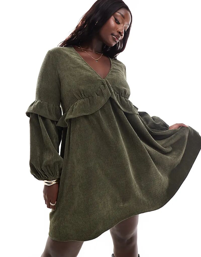 Мини-платье-комбинезон вельветового цвета с оборками и тёмно-оливковым узором ASOS
Мини-платье-комбинезон вельветового цвета с оборками и тёмно-оливковым узором ASOS