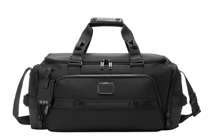 TUMI Сумка спортивная мужская черная
TUMI Сумка спортивная мужская черная