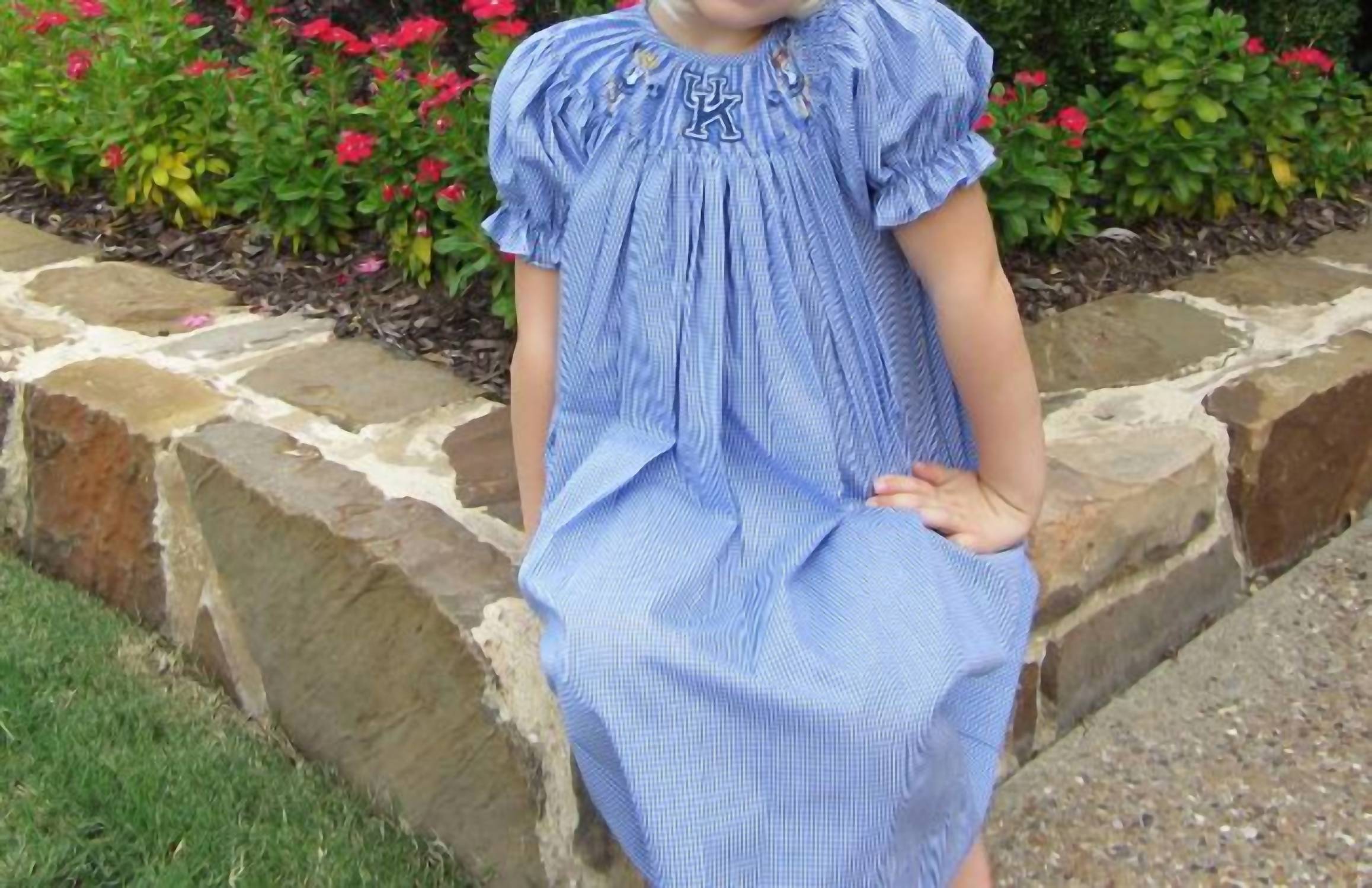 Университет Кентукки колледжа платье в синем цвете Vive La Fete
Университет Кентукки колледжа платье в синем цвете Vive La Fete