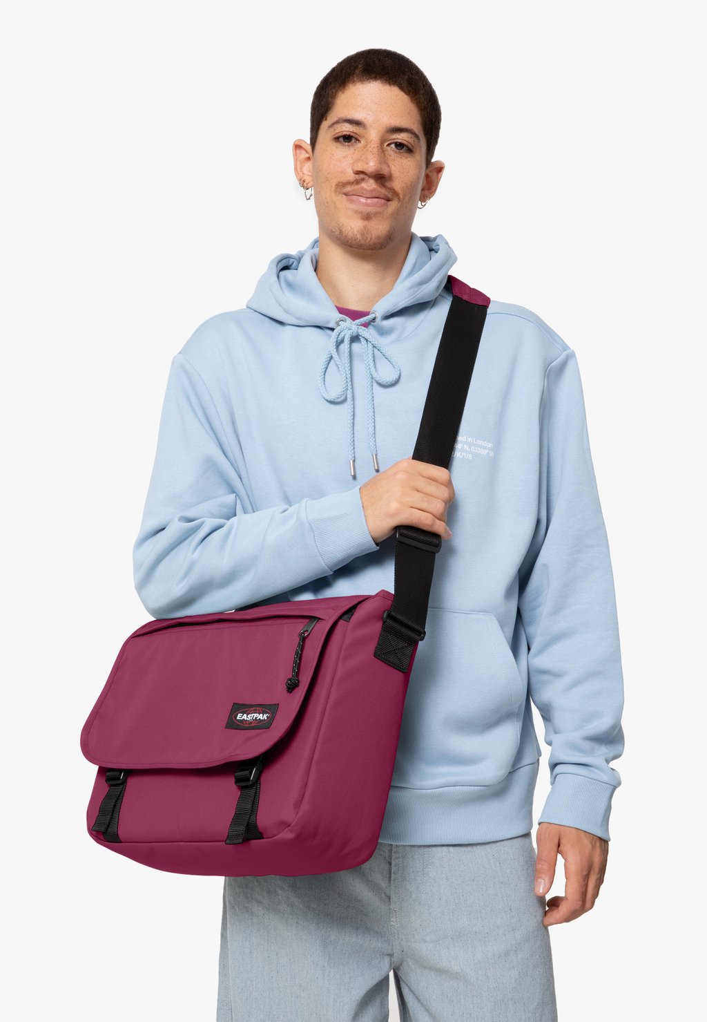 Сумка через плечо DELEGATE CORE Eastpak, фиолетовый 
Сумка через плечо DELEGATE CORE Eastpak, фиолетовый