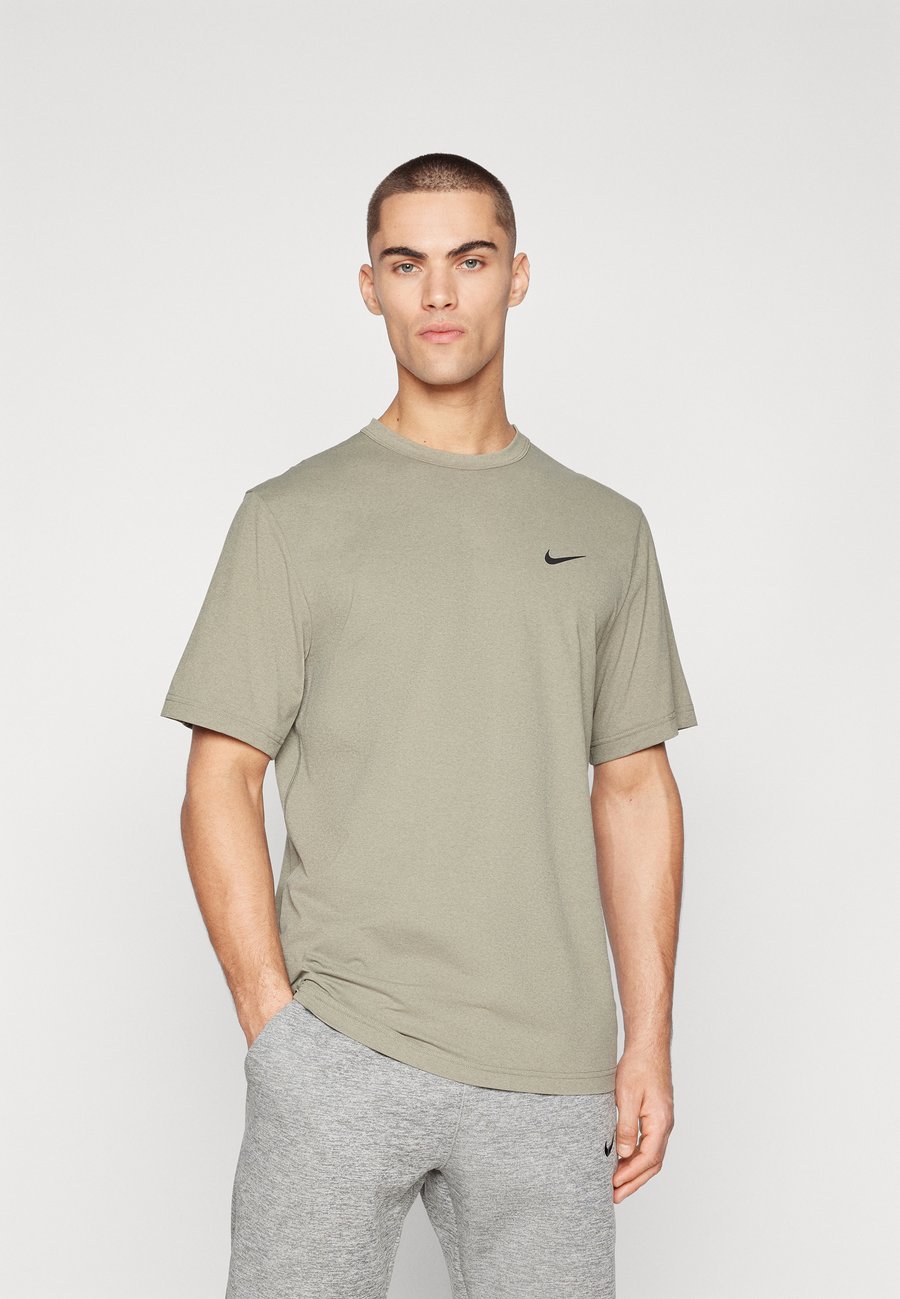 Футболка Nike Performance HYVERSE, Light Army/Black/Khaki, Черный, Футболка Nike Performance HYVERSE, Light Army/Black/Khaki
Футболка Nike Performance HYVERSE, Light Army/Black/Khaki, Черный, Футболка Nike Performance HYVERSE, Light Army/Black/Khaki