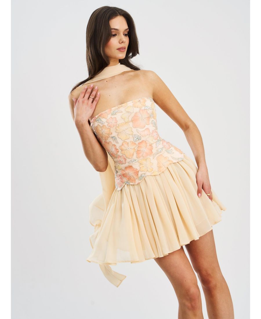 Женское желтое мини-платье из шифона Quanisha с цветочным принтом и бисером, в комплекте с шарфом Miss Circle, Yellow floral
Женское желтое мини-платье из шифона Quanisha с цветочным принтом и бисером, в комплекте с шарфом Miss Circle, Yellow floral