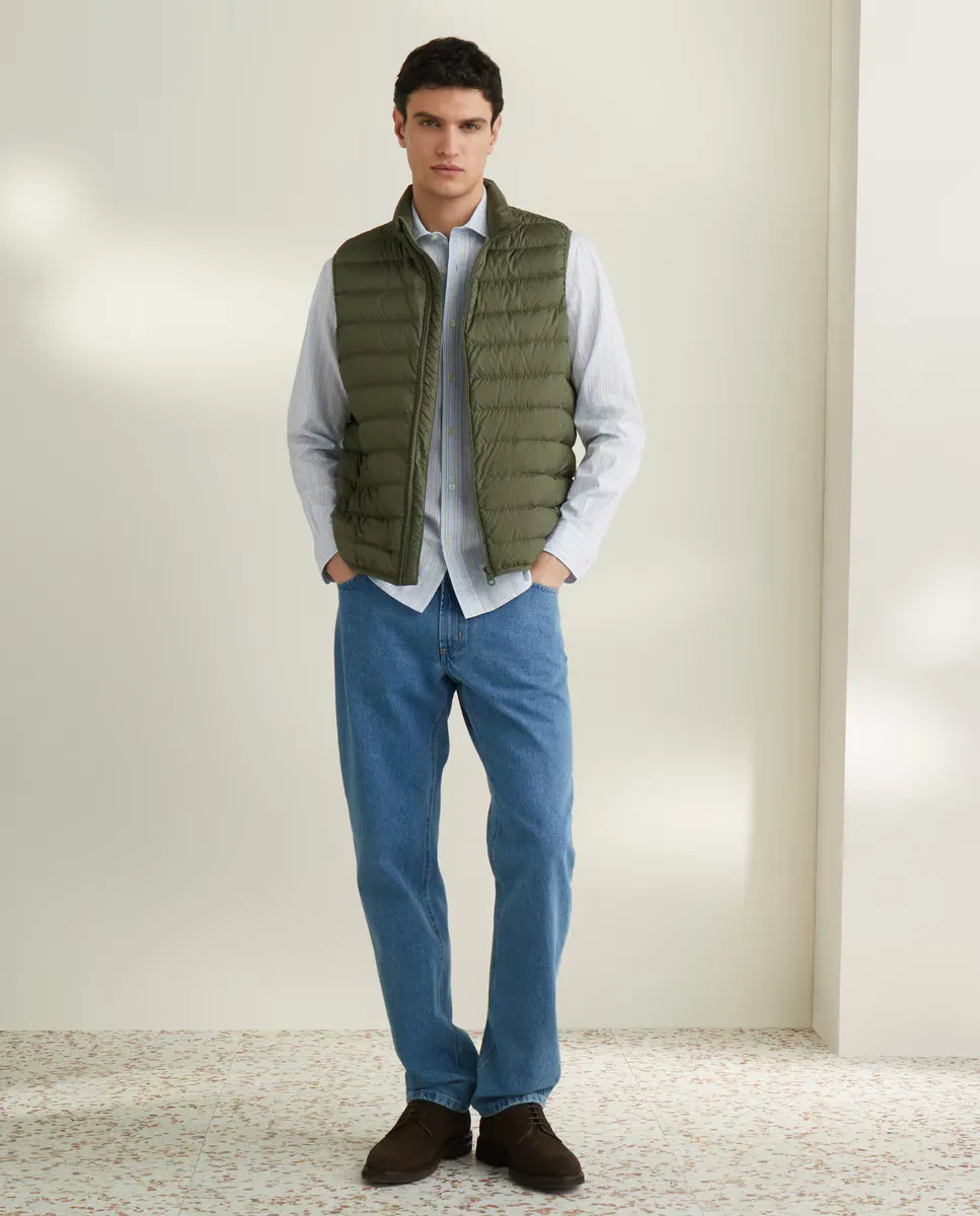 Мужской легкий жилет из переработанного полиэстера и натурального пера Emidio Tucci, цвет Kaki
Мужской легкий жилет из переработанного полиэстера и натурального пера Emidio Tucci, цвет Kaki