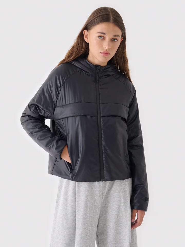 Пуховик черного цвета 4F
Пуховик черного цвета 4F