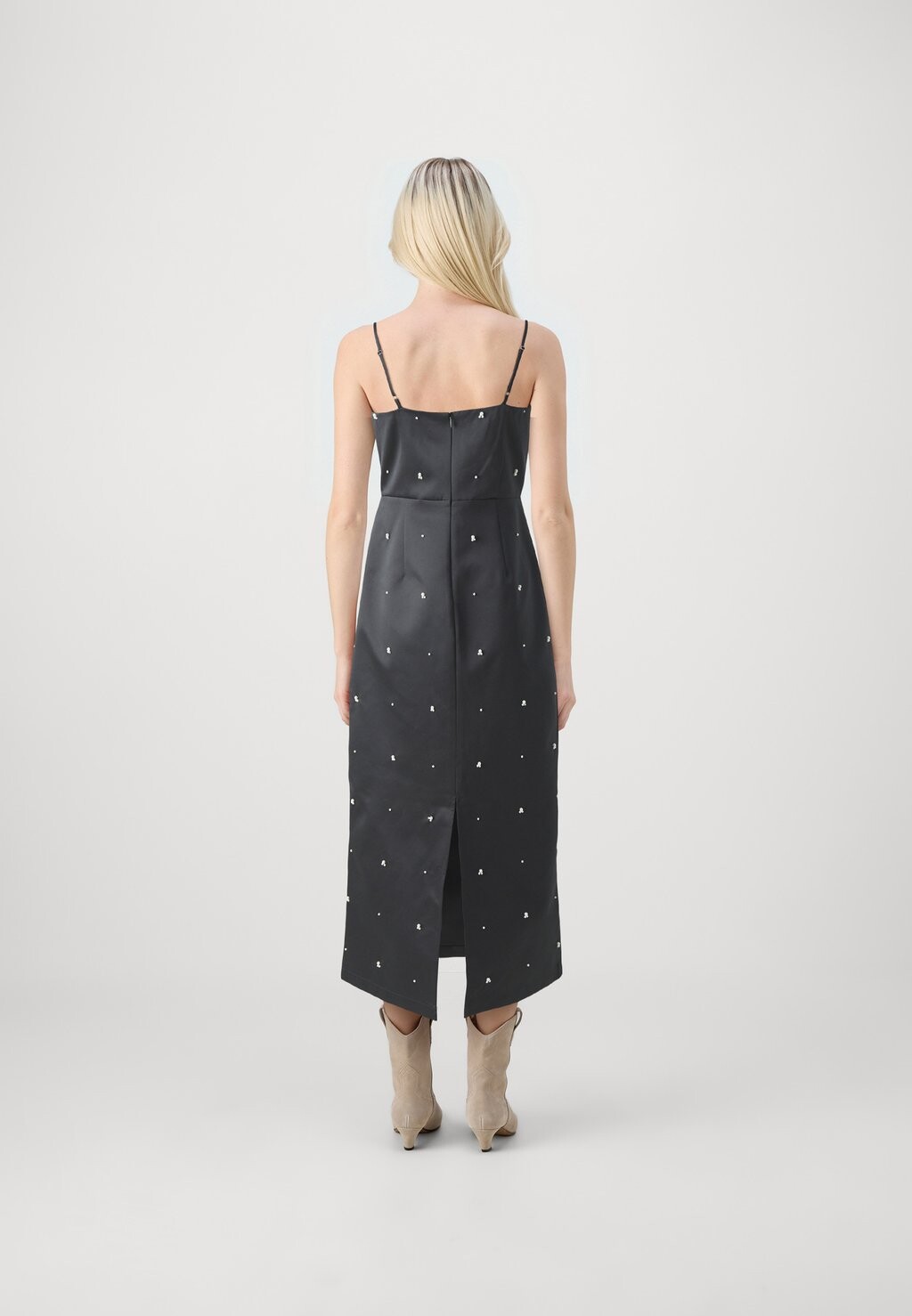 Коктейльное платье / Вечернее платье SLFHARPER MIDI STRAP DRESS Selected Femme, черный
Коктейльное платье / Вечернее платье SLFHARPER MIDI STRAP DRESS Selected Femme, черный