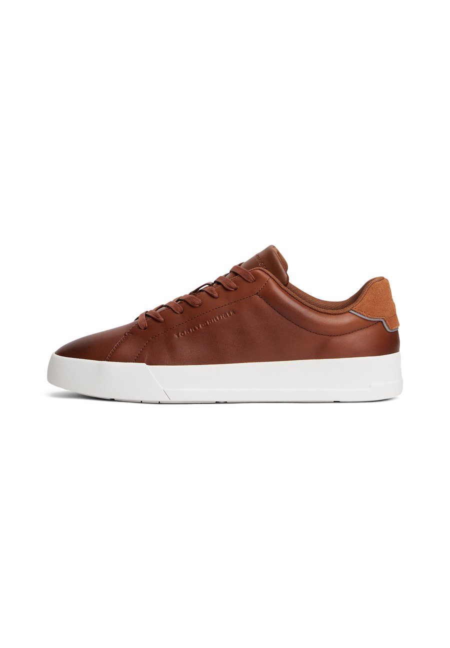 Кроссовки Tommy Hilfiger COURT CORE, Winter Cognac/Cognac
Кроссовки Tommy Hilfiger COURT CORE, Winter Cognac/Cognac