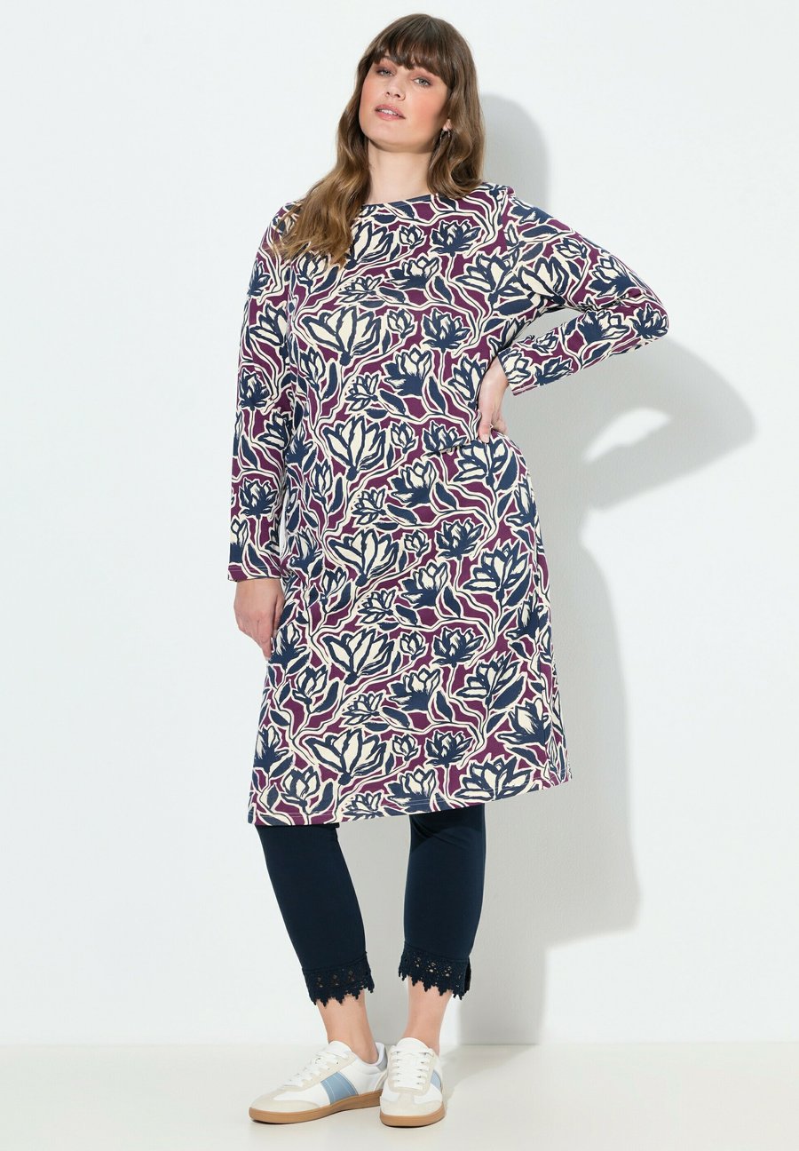 Платье Ulla Popken LANGARM, Forest Berry/Berry
Платье Ulla Popken LANGARM, Forest Berry/Berry